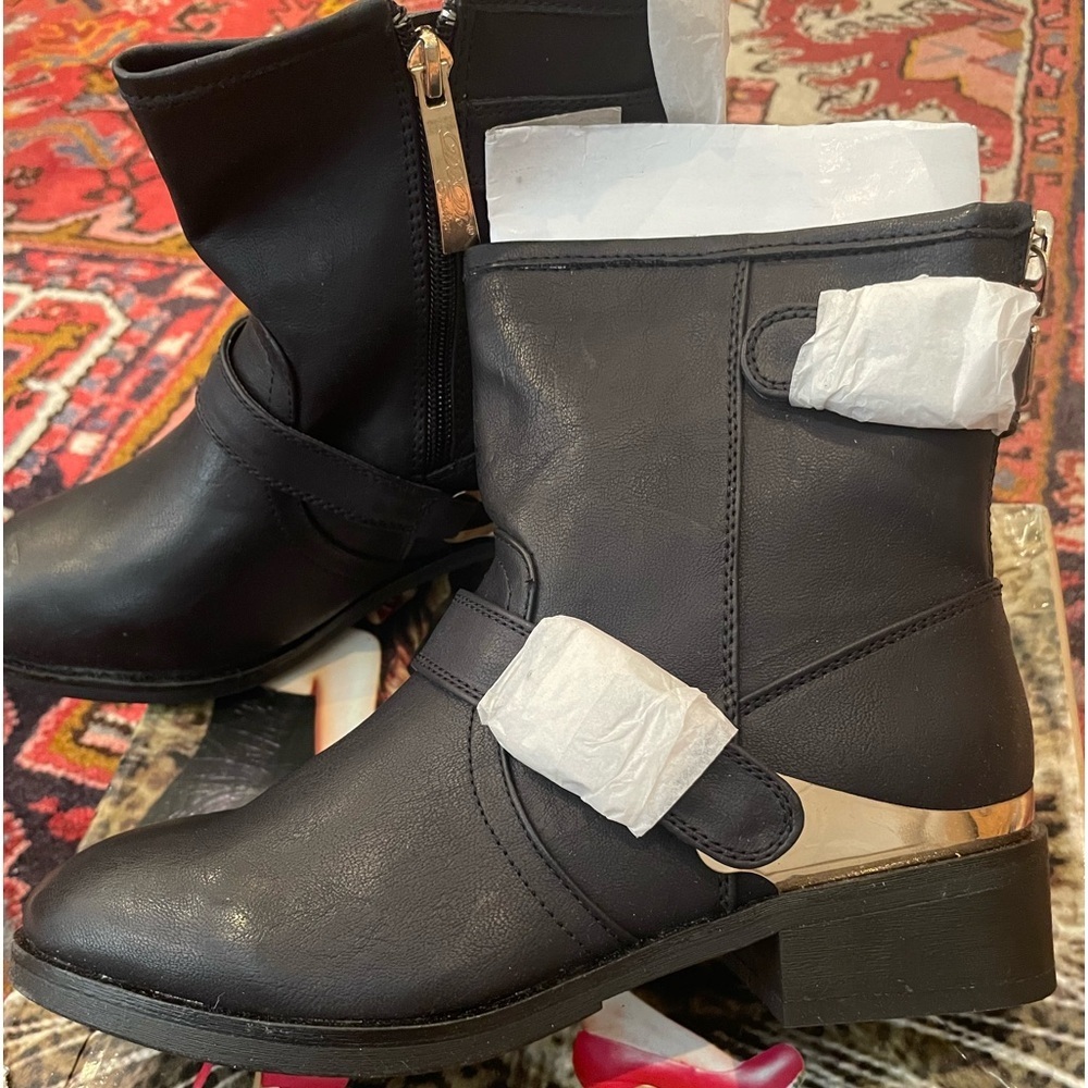 Black Boots With Gold Accents NIB Size 5.5 DKDB
